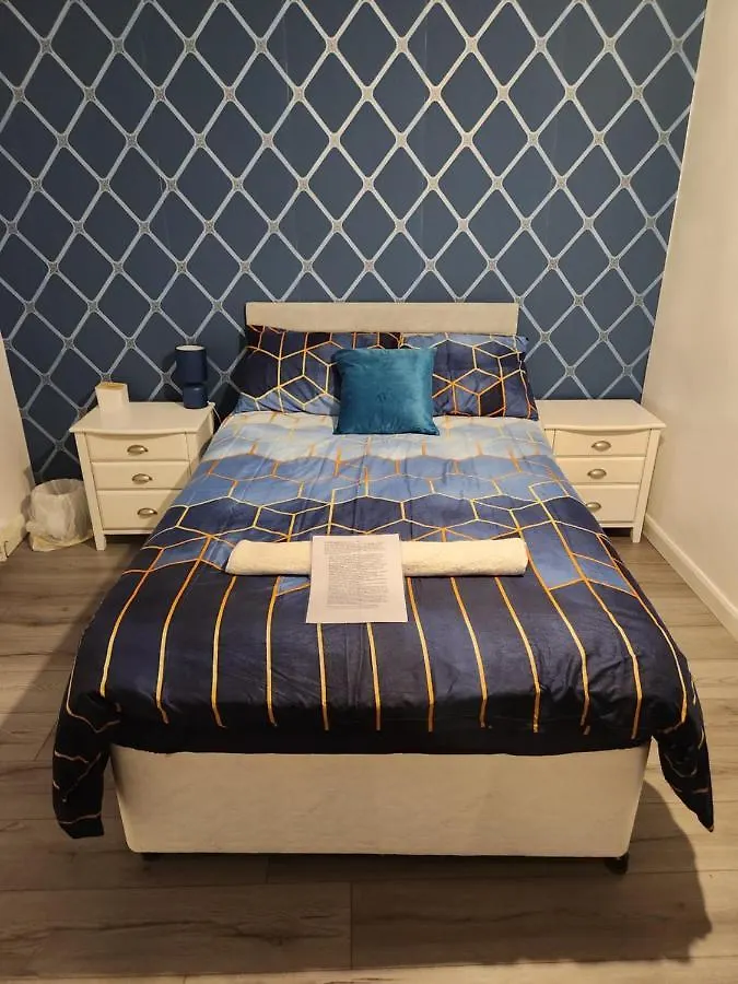 Bed & Breakfast Gatwick Star Night Stay - Gatwick Crawley