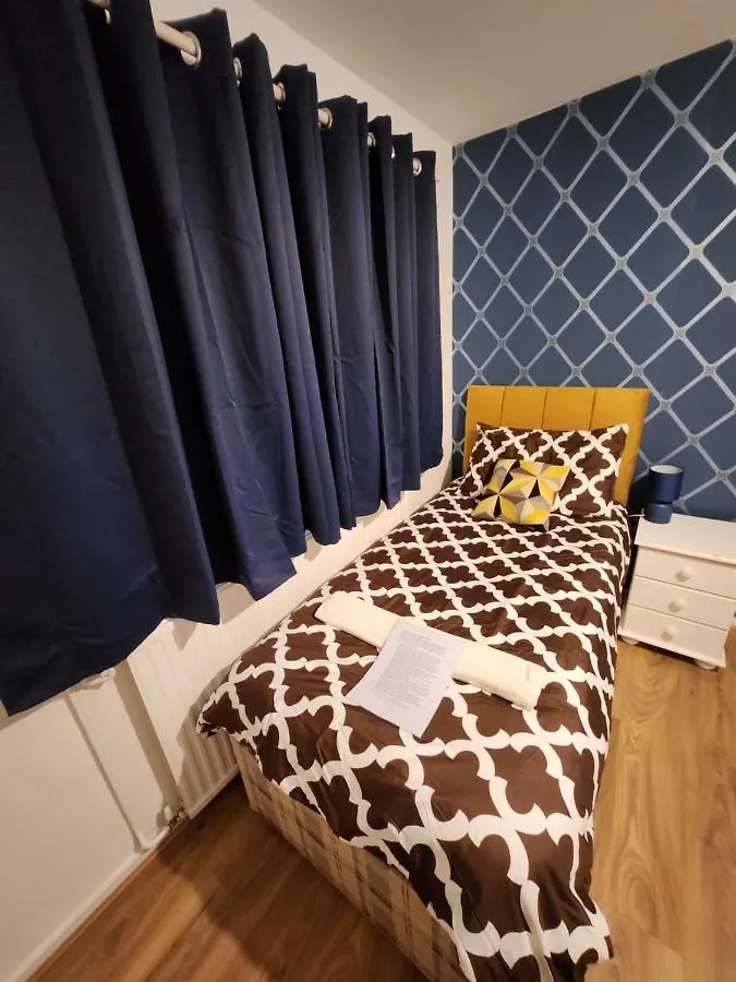 Gatwick Star Night Stay - Gatwick Crawley  Bed & Breakfast