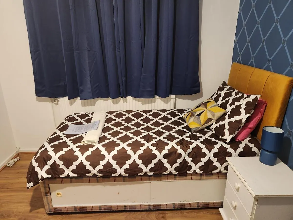 Gatwick Star Night Stay - Gatwick Crawley  Crawley (West Sussex)
