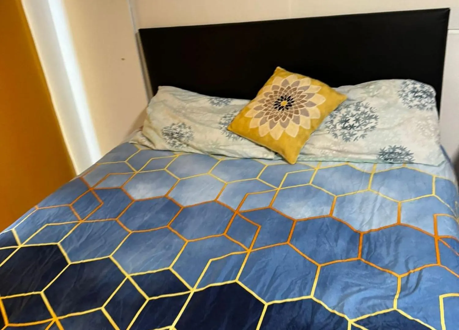 Gatwick Star Night Stay - Gatwick Crawley  0*, Crawley (West Sussex)