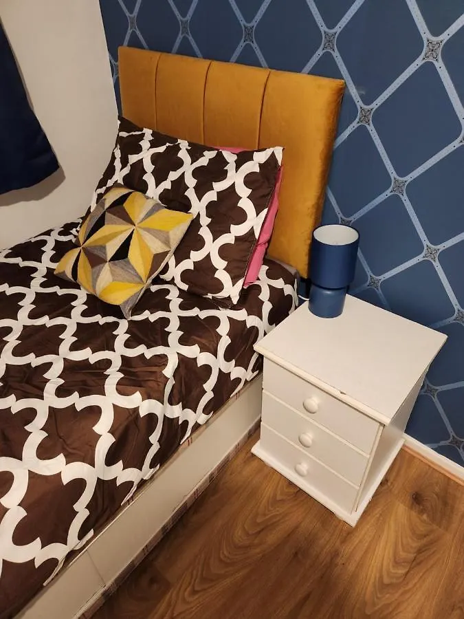 Bed & Breakfast Gatwick Star Night Stay - Gatwick Crawley