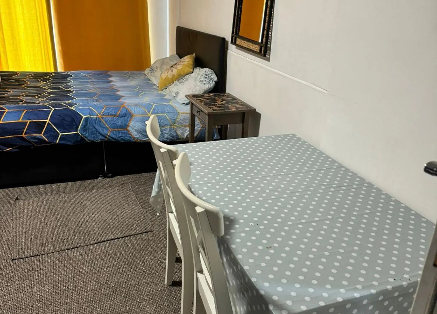 Gatwick Star Night Stay - Gatwick Crawley  Bed & Breakfast